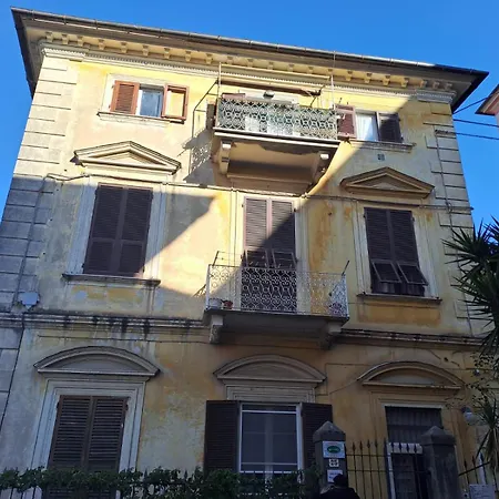 Apartment Sisters' House