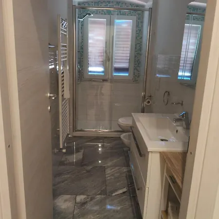 Sisters' House * Специя